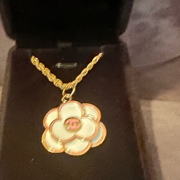 Authentic Chanel Camille flower pendant zipper pull in pink with stainless - Picture 5 of 7